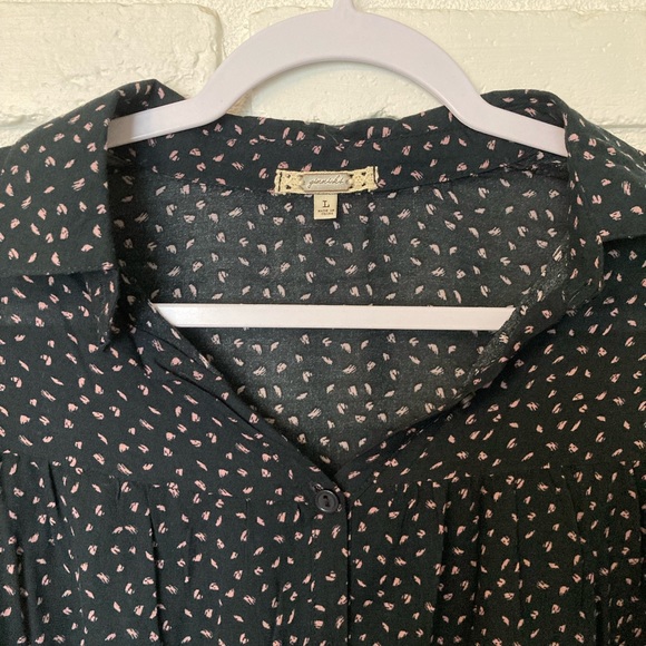 NWOT‎ Gimmicks By BKE Button Down Ruffle Shoulder Top Large - Picture 2 of 5